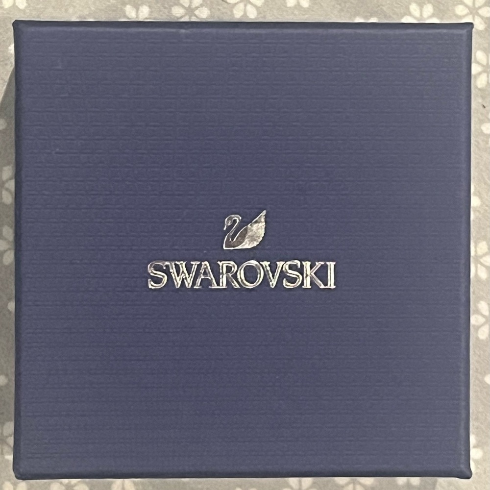 Swarovski Silver Heart Pendant White Crystal Necklace New in box - Picture 7 of 9